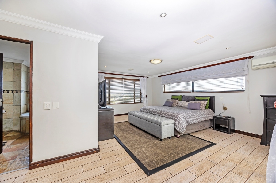 4 Bedroom Property for Sale in Van Riebeeckshof Western Cape